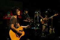 くるり「LIVEWIRE くるり in 京都磔磔」の様子。