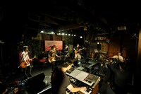 くるり「LIVEWIRE くるり in 京都磔磔」の様子。