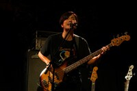 佐藤征史（B, Vo）（撮影：宮田維人）