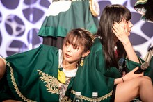 ミミミユにもたれかかるブラジル。（撮影：masayo）