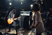 左から山崎陸と小池貞利。（撮影：カドワキリキ）