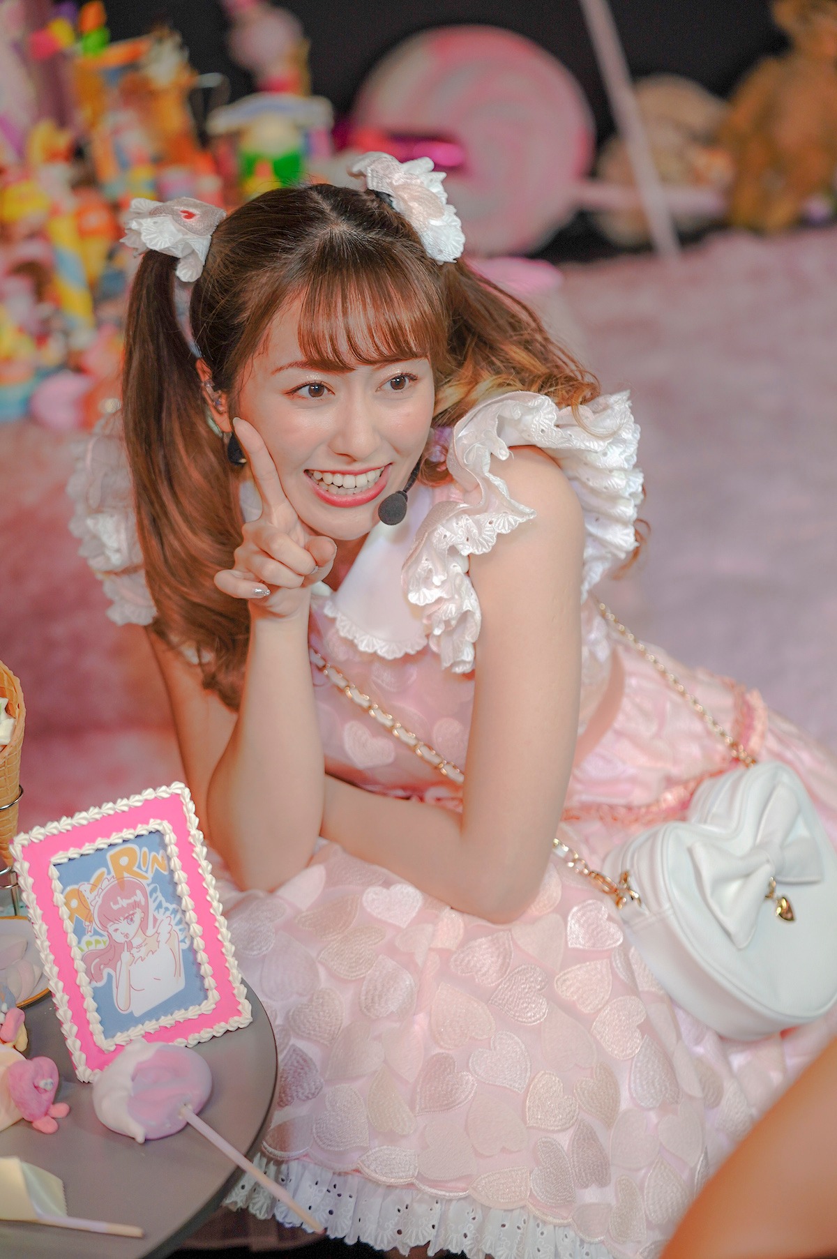 「だって あーりんなんだもーん☆」を披露する“14歳”のあーりん。（撮影：上飯坂一）
