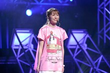 アンコールに応え、Tシャツ姿で再登場したあーりん。（撮影：上飯坂一）