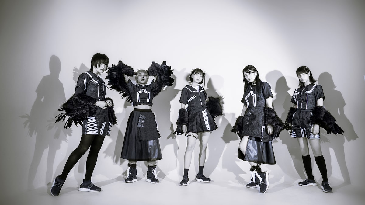 Nilkly新衣装公開 配信ライブで初披露 音楽ナタリー