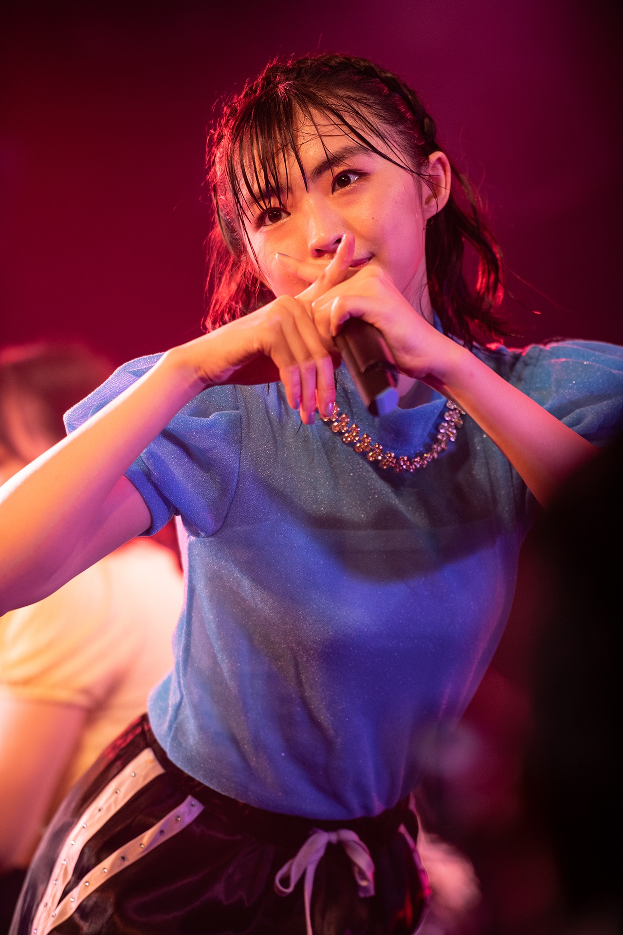 春名真依