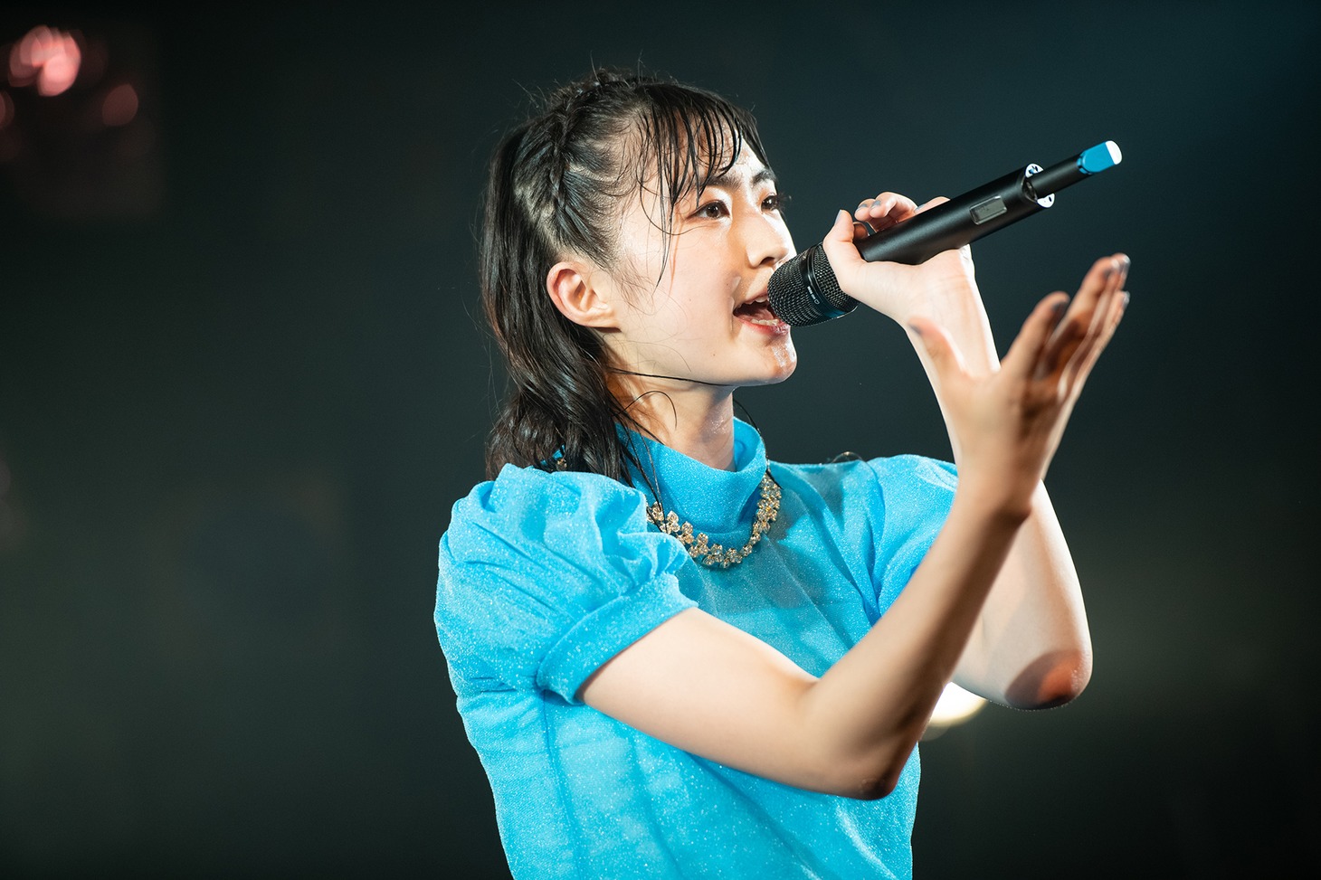 春名真依