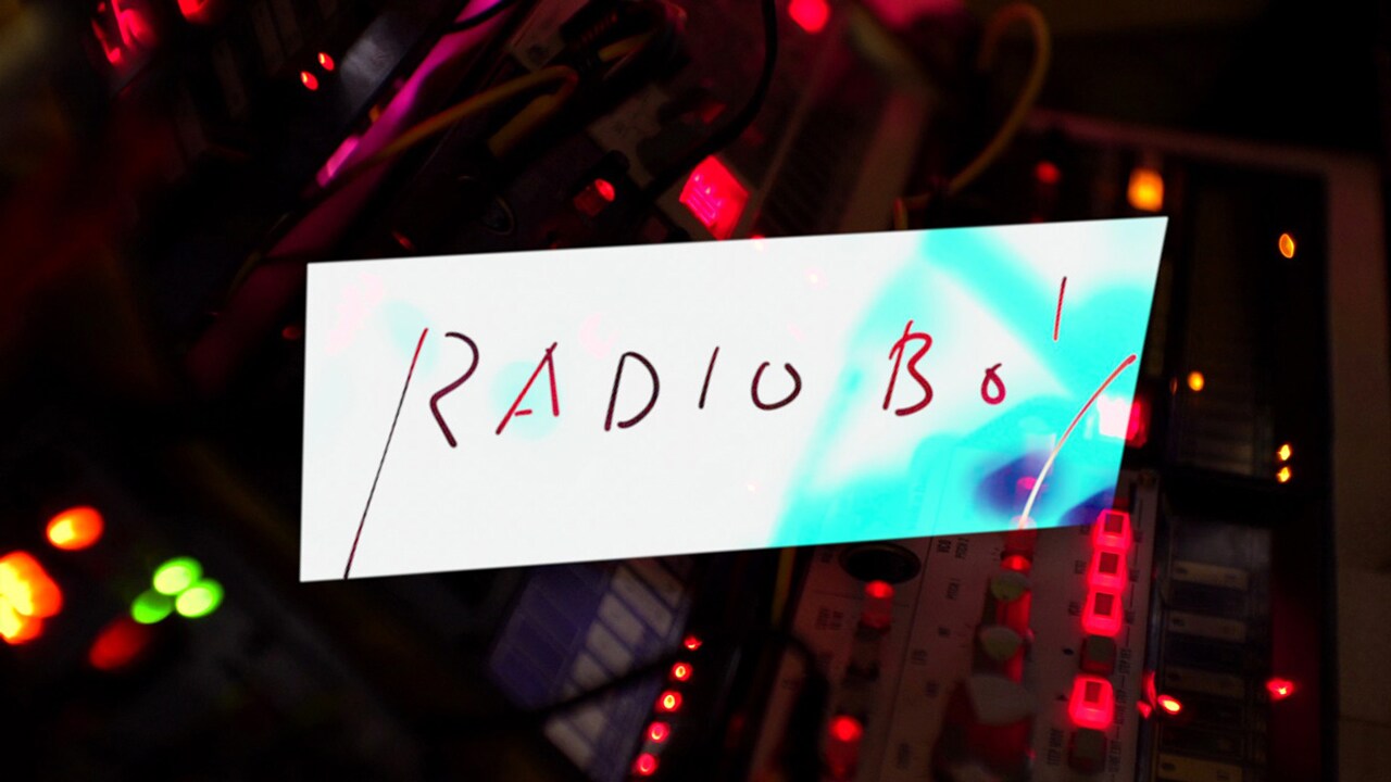 RAM RIDER「RADIO BOY」ミュージックビデオより。