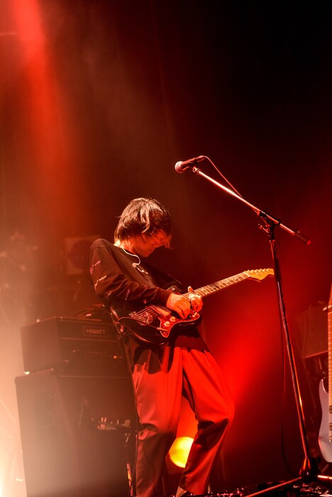 神はサイコロを振らない Streaming Live「理-kotowari-」より、吉田喜一（G）。（Photo by MASANORI FUJIKAWA）