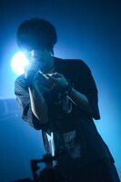 神はサイコロを振らない Streaming Live「理-kotowari-」より、柳田周作（Vo）。（Photo by MASANORI FUJIKAWA）