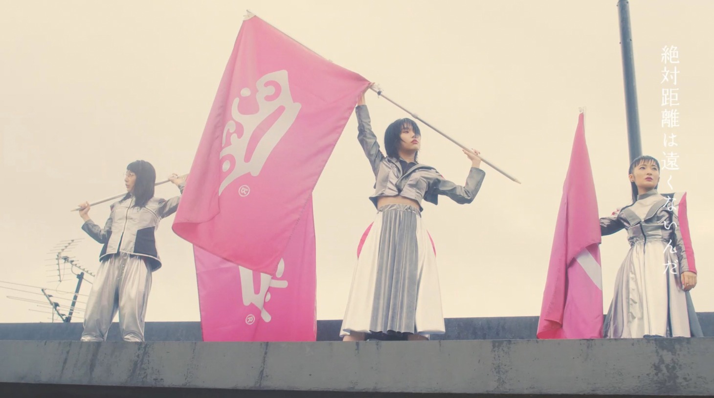 BiSH「LETTERS」ミュージックビデオより。
