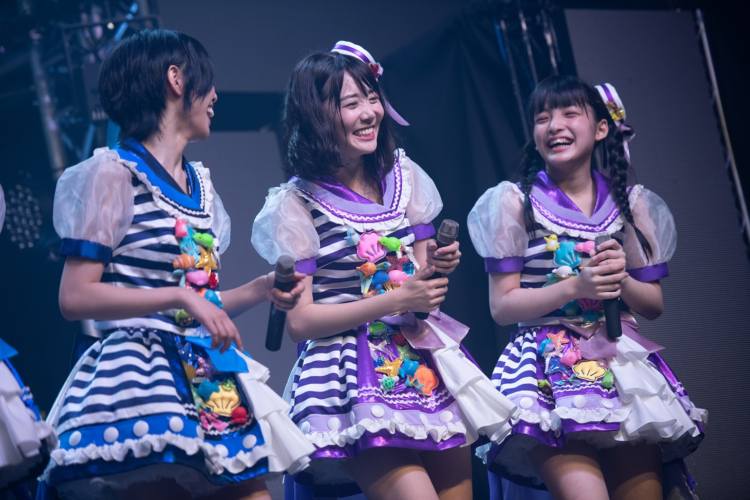 左から隈本茉莉奈、鶴見萌、蛭田愛梨。
