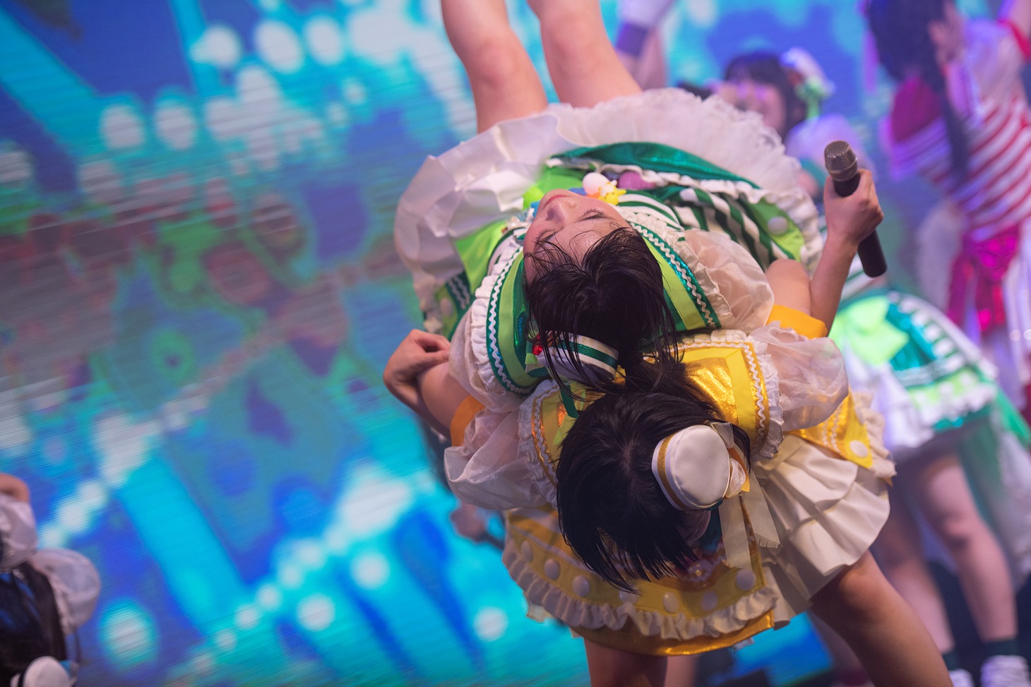岡田彩夢（上）と的場華鈴（下）。
