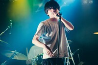 吉田靖直（Vo / トリプルファイヤー）（撮影：二宮ユーキ）
