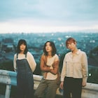 Hump Backが向かい合って笑顔で演奏「ティーンエイジサンセット」MV公開、ディレクションは脇坂侑希