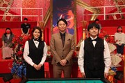 左から永島優美アナウンサー、有吉弘行、バカリズム。(c)フジテレビ