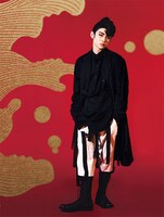 特集「装苑男子 of each world」より、市川染五郎。