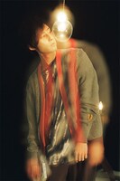 特集「装苑男子 of each world」より、増田俊樹。