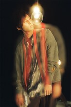 特集「装苑男子 of each world」より、増田俊樹。