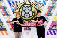 「八王子ゾンビーズ」ポーズを披露する白濱亜嵐と山下健二郎。(c)AbemaTV,Inc.