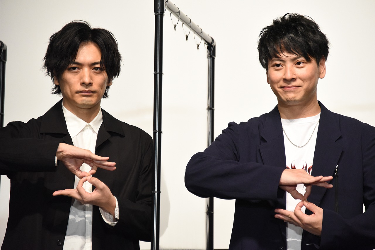 左から久保田悠来、山下健二郎。