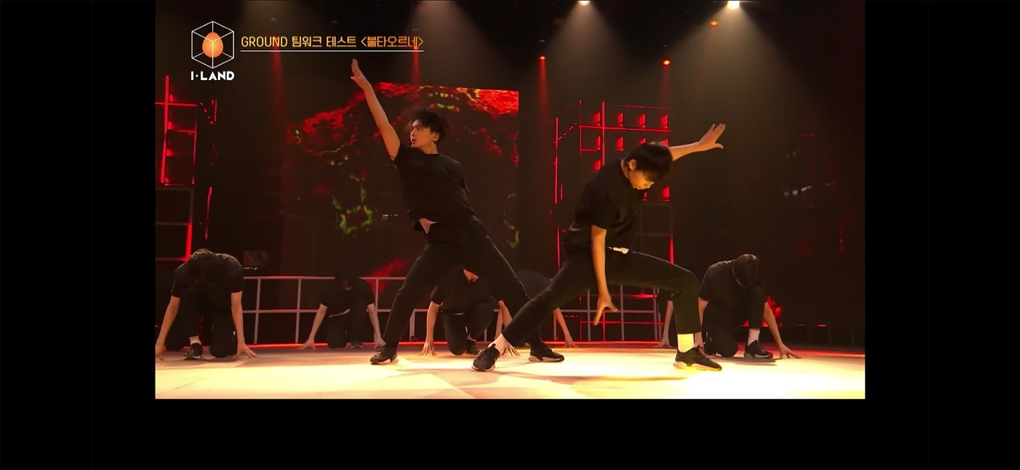 GROUNDERによる「FIRE」のパフォーマンス。(c)AbemaTV,Inc.