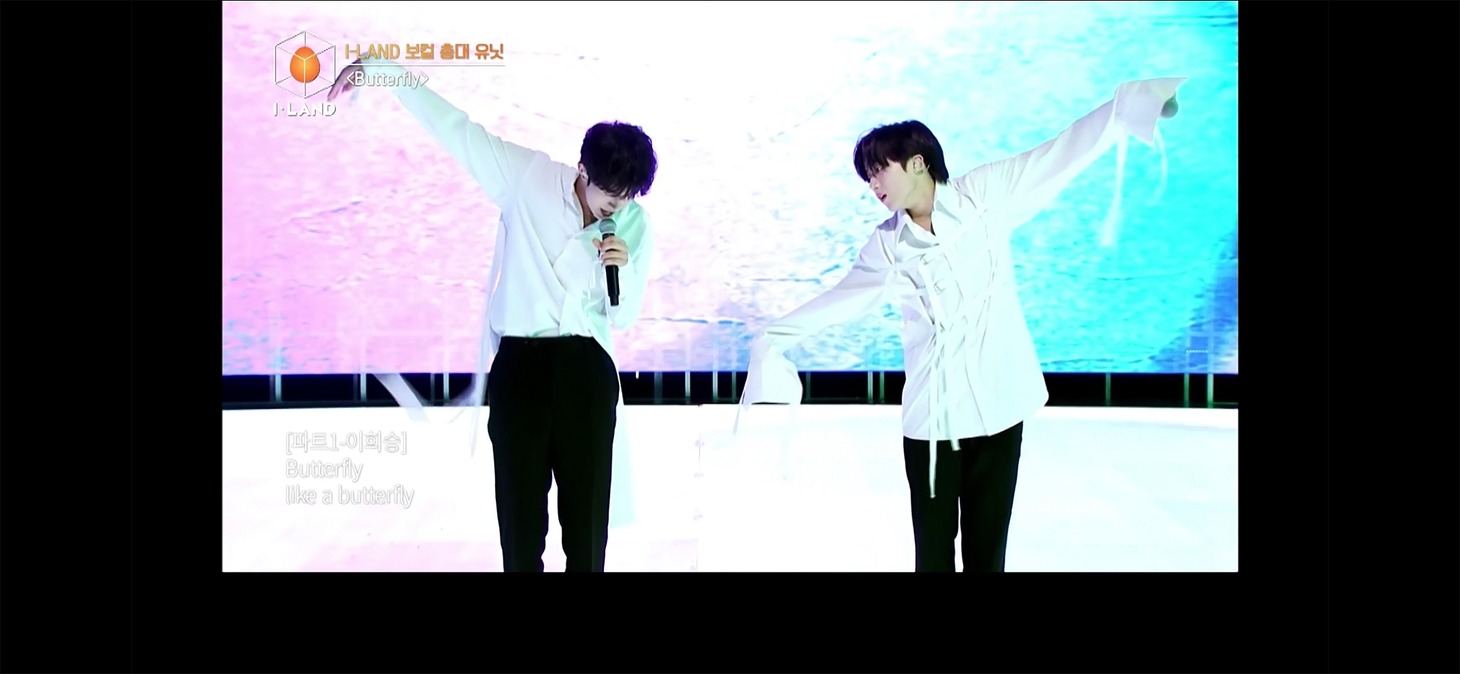 BTS「Butterfly」を披露するヒスンとゴヌ。(c)AbemaTV,Inc.