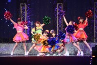 「ときめき▽宣伝部のVICTORY STORY」を披露する超ときめき▽宣伝部。