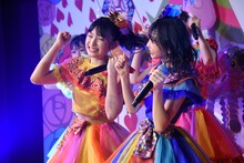 左から菅田愛貴、辻野かなみ。