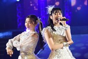 左から杏ジュリア、坂井仁香。