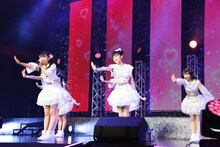 「超ときめき▽宣伝部の未来へつながる超ときめき▽コースター」の様子。