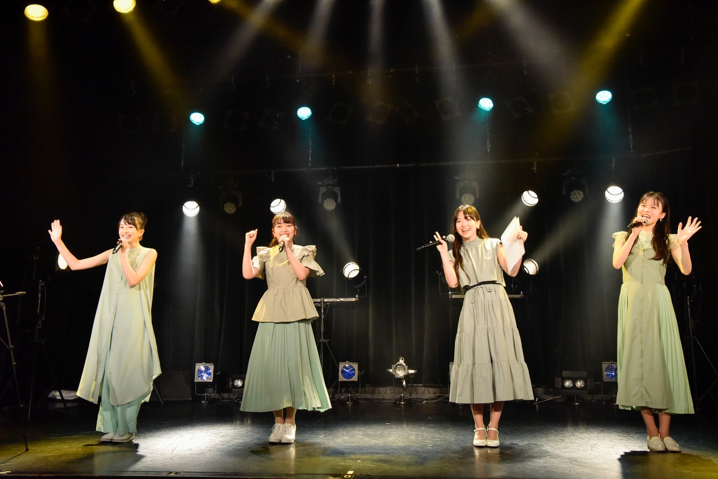 @onefive（写真提供：アミューズ）