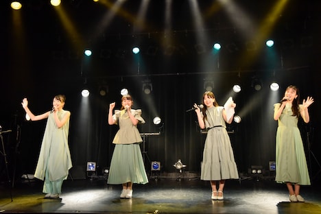 @onefive（写真提供：アミューズ）