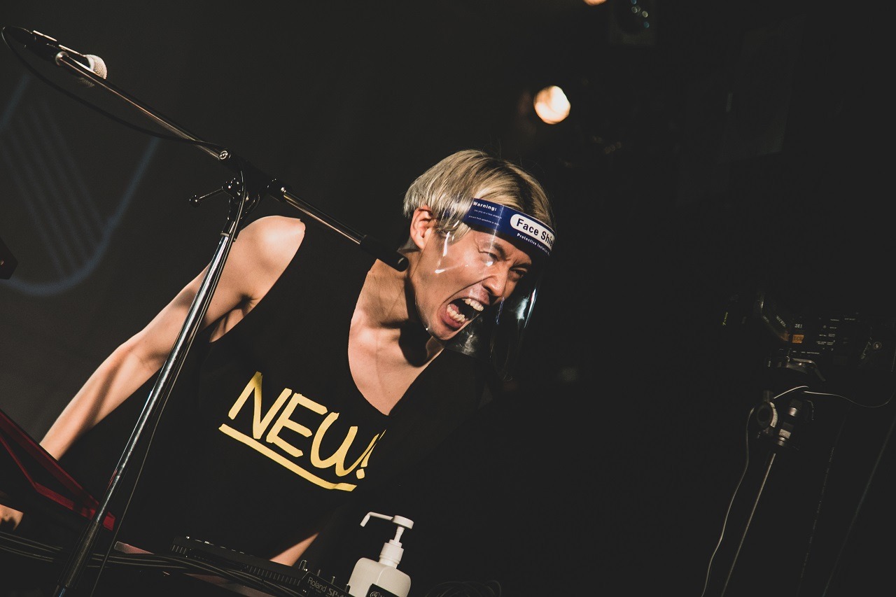 岡本伸明（Syn, Cowbell, Shriek）（Photo by Takahiro Takinami）