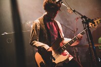 長島涼平（B, Cho）（Photo by Takahiro Takinami）