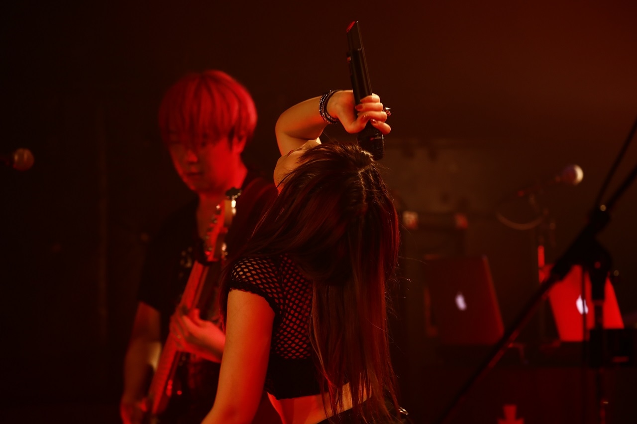 佐咲紗花「佐咲紗花 BAND Live～Special Streaming Session!!!」の様子。