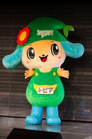 左からサントピアワールドのマスコットキャラクターのトピアちゃん。