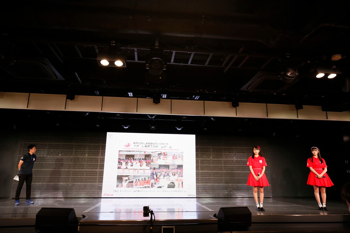 左から株式会社新潟プロバスケットボールの藤田耕一氏、富永夢有、寺田陽菜。