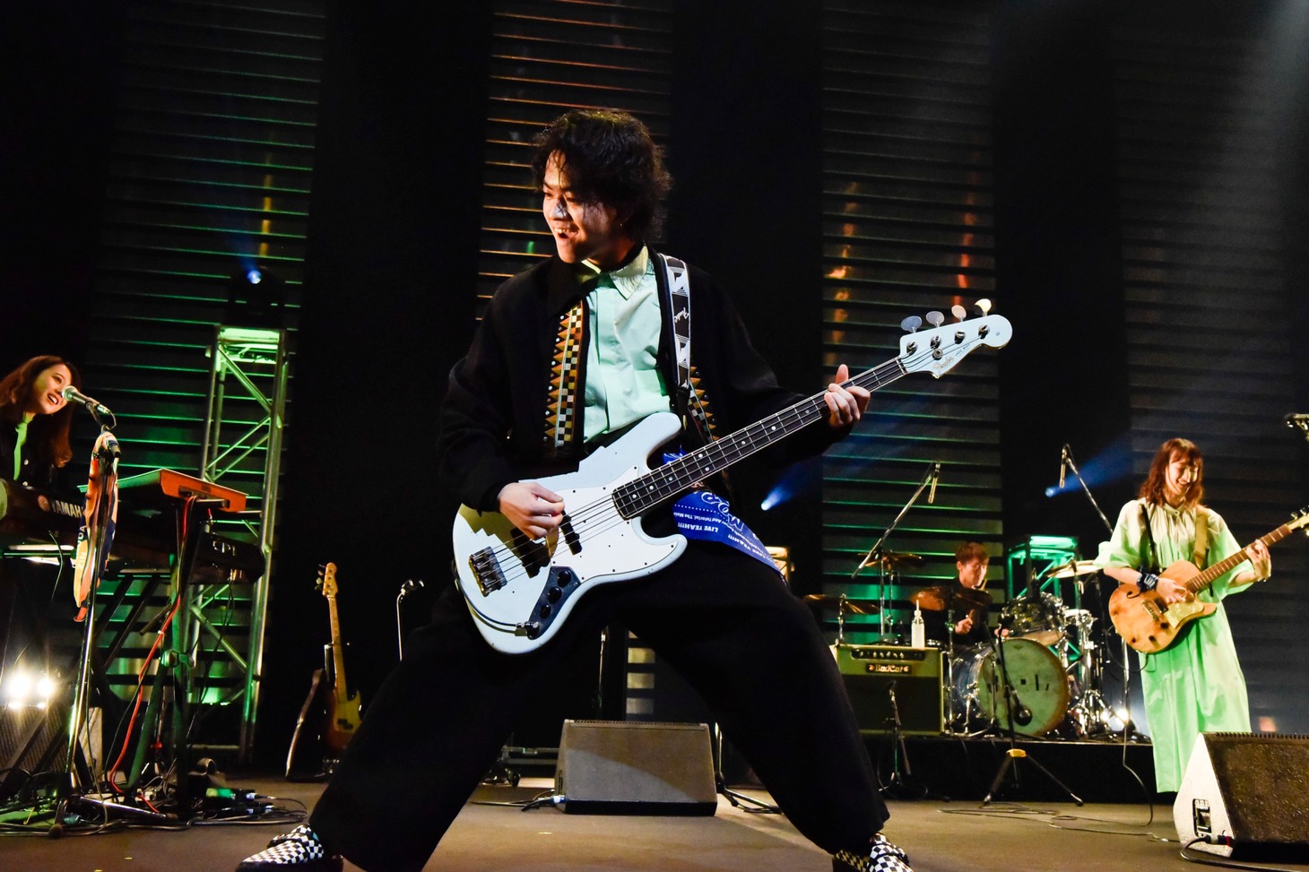 穴見真吾（B, Cho / 緑黄色社会）（Photo by AZUSA TAKADA）