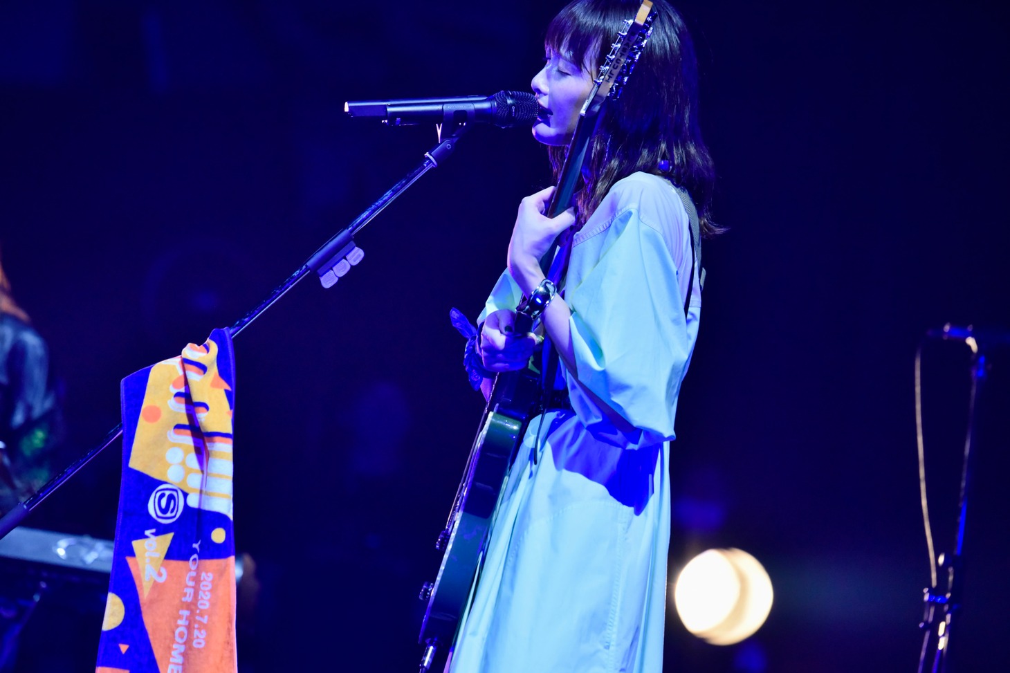 長屋晴子（G, Vo / 緑黄色社会）（Photo by AZUSA TAKADA）