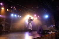 ニノミヤユイ「愛とか死、或いは名もない感情からの逃避」の様子。