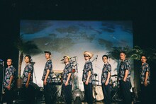 YOUR SONG IS GOOD。右から3人目がシライシコウジ（G）