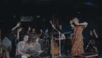 大森靖子とシン・ガイアズ。（写真提供：エイベックス）
