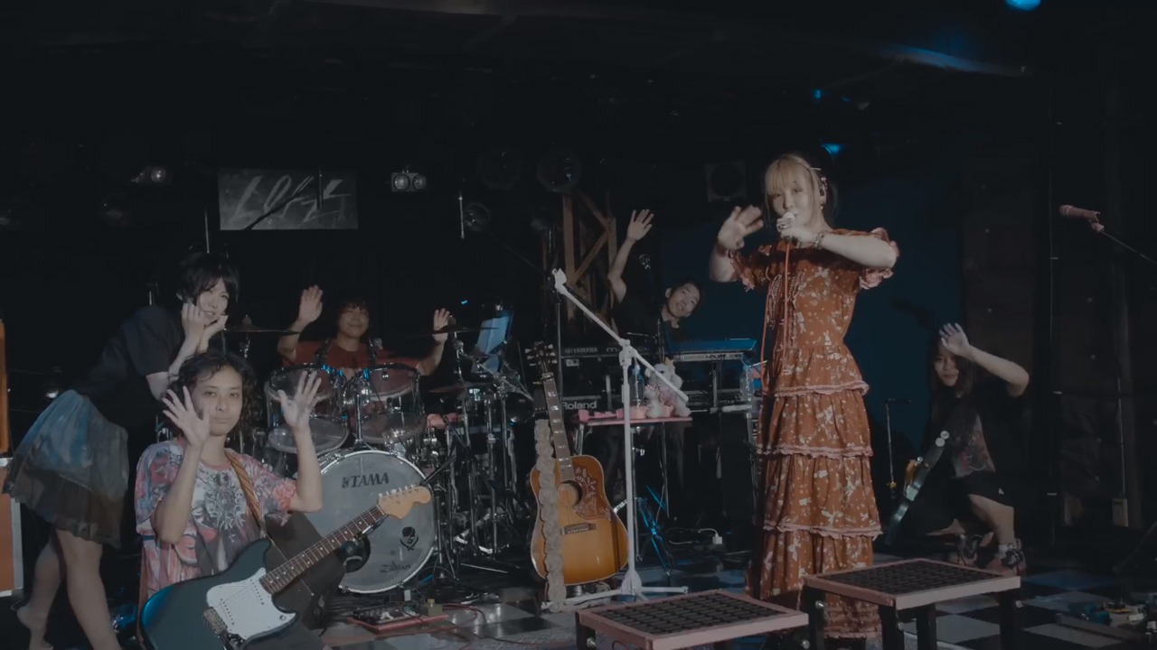 大森靖子とシン・ガイアズ。（写真提供：エイベックス）