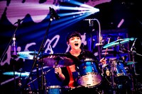 高村佳秀（Dr）（撮影：浜野カズシ）