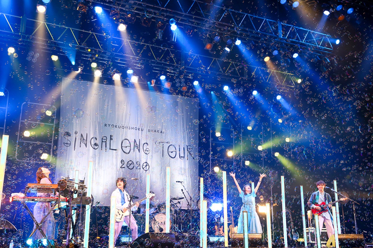 緑黄色社会「SINGALONG tour 2020 -夏を生きる-」の様子。（撮影：安藤みゆ）