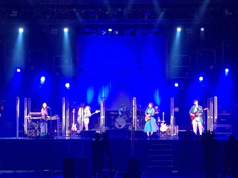 緑黄色社会「SINGALONG tour 2020 -夏を生きる-」の様子。（撮影：安藤みゆ）