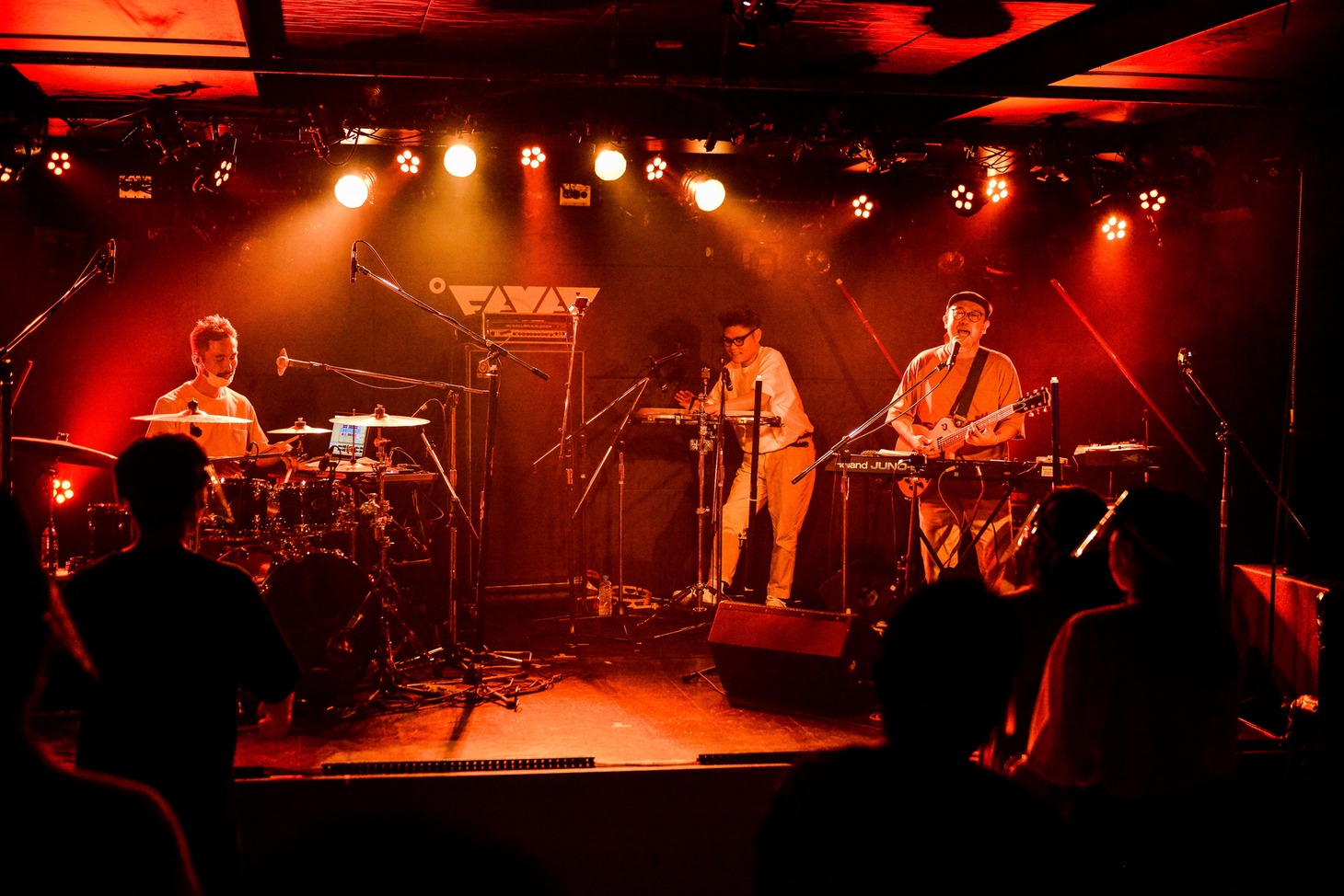 FRONTIER BACKYARD「Here again release party」の様子。（撮影：橋本塁）