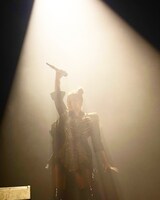 浜崎あゆみ「ayumi hamasaki PREMIUM LIMITED LIVE A ～夏ノトラブル～」の様子。(c)AEI (c)AbemaTV,Inc.