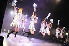 「クルクルかき氷」を初披露する≠ME。（写真提供：代々木アニメーション学院）