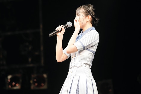 ≠MEのリーダーに任命されて驚く蟹沢萌子。（写真提供：代々木アニメーション学院）